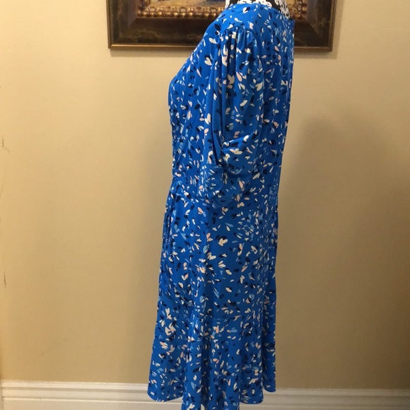 Vince Camuto off v-neck, pretty scrunched shirt sleeves fit & flare dress - Picture 3 of 15